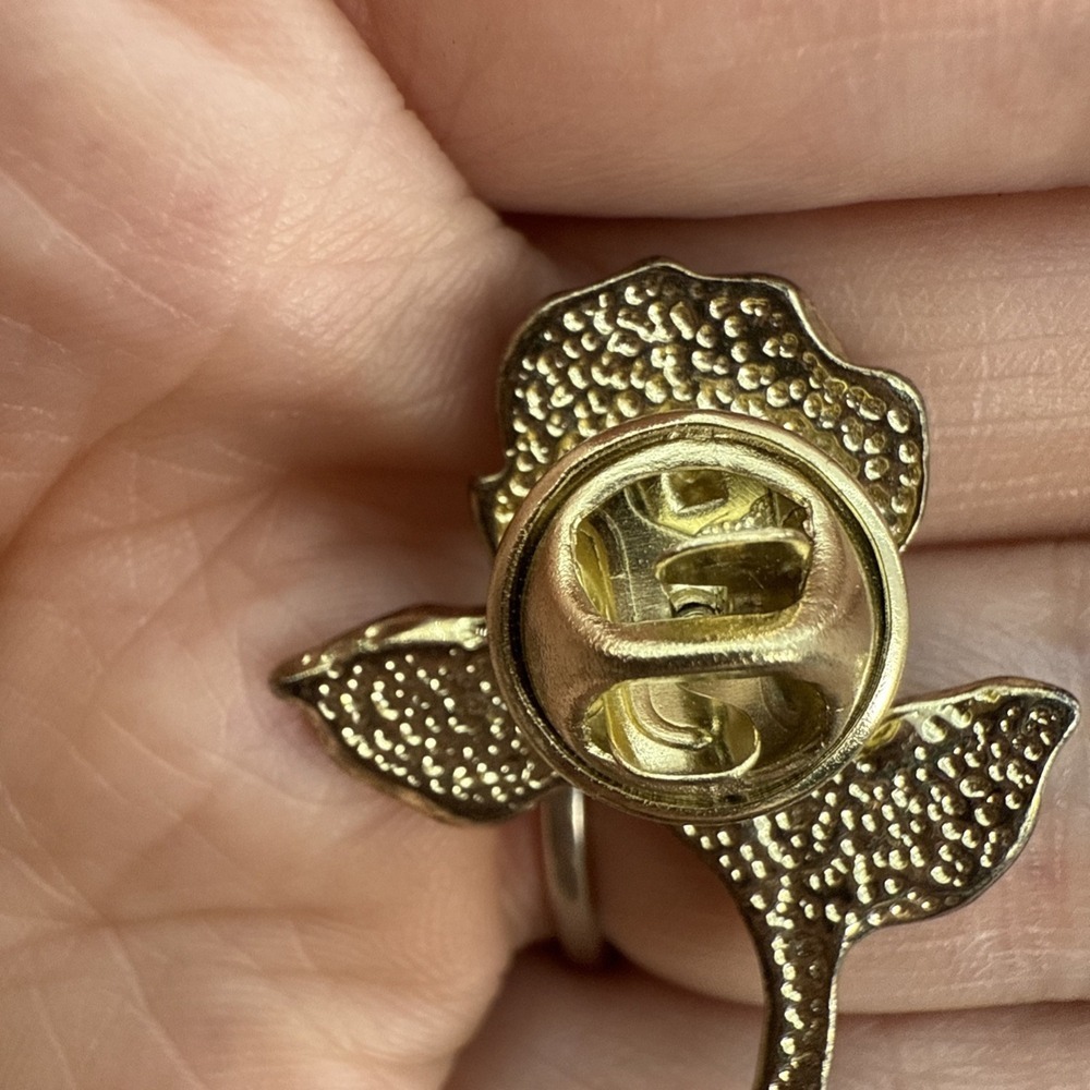 Vintage  Brushed Gold Tone Leaf Flower Rose Brooch Pin - Picture 4 of 6